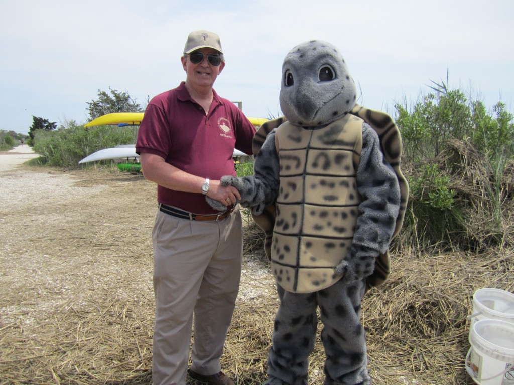 Director of Research, Dr. Roger Wood, shakes hands with Scute the Institute Terrapin